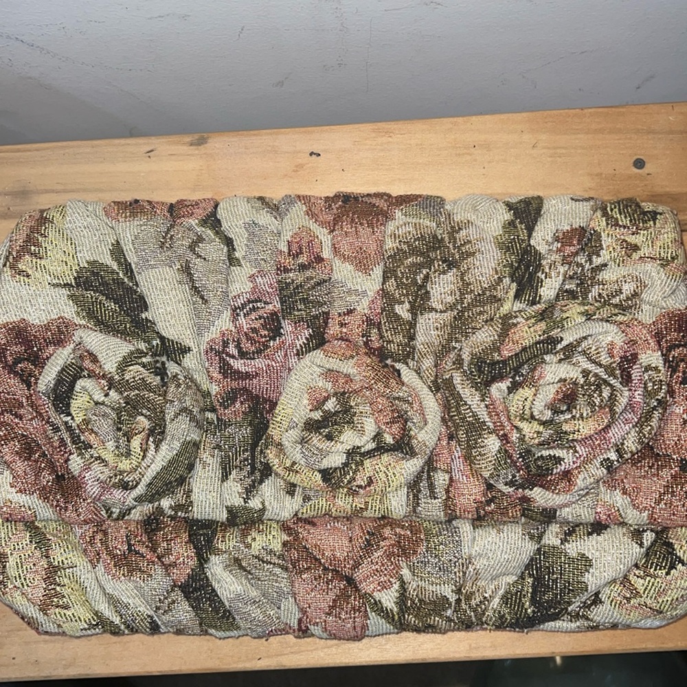 H&M clutch vintage look floral